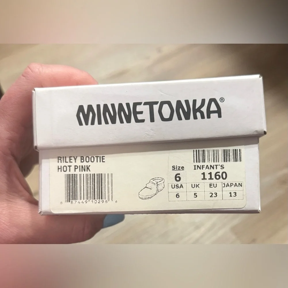 Minnetonka Riley Bootie Hot Pink Size 6